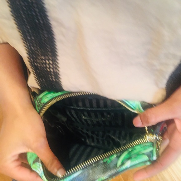 Victoria 💕Secret Fanny Pack - Picture 5 of 8